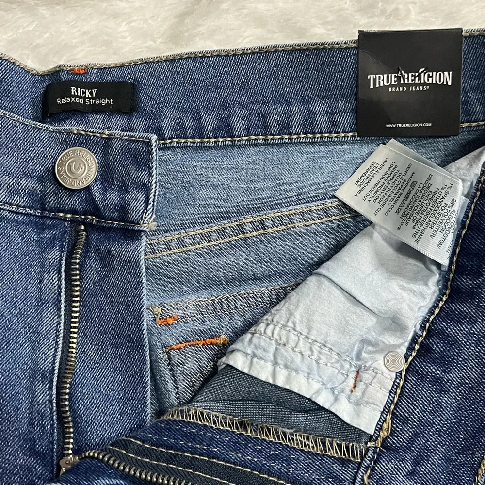 TRUE RELIGION Ricky Relaxed straight big T flap Medium Fresh Wash Jeans Size 34